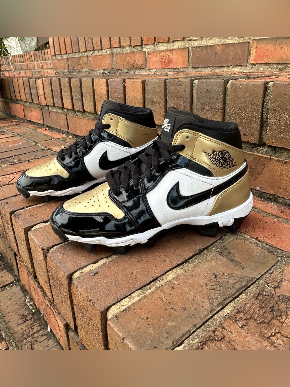 Air Jordan 1 Mid TD "Gold Toe" cleat